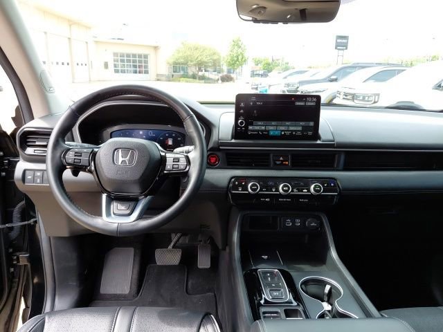 Used 2025 Honda Pilot Elite image 32