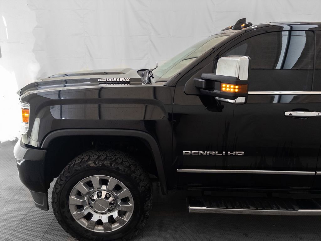 Used 2019 GMC Sierra 2500 Denali w/ Duramax Plus Package image 3