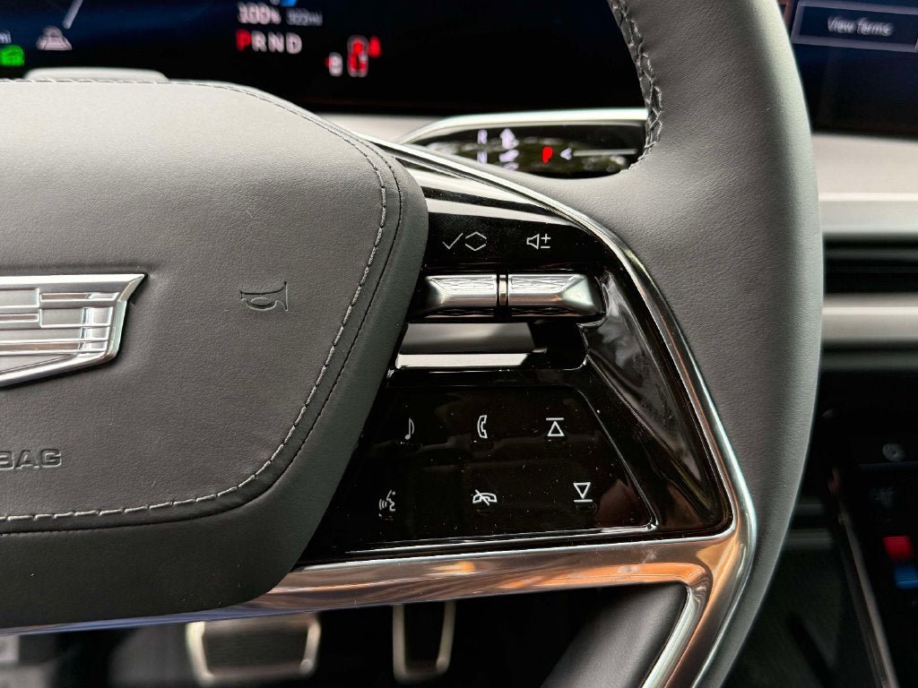 New 2027 Cadillac Vistiq Sport w/ LPO, Floor Liner Package AWD/4WD image 18