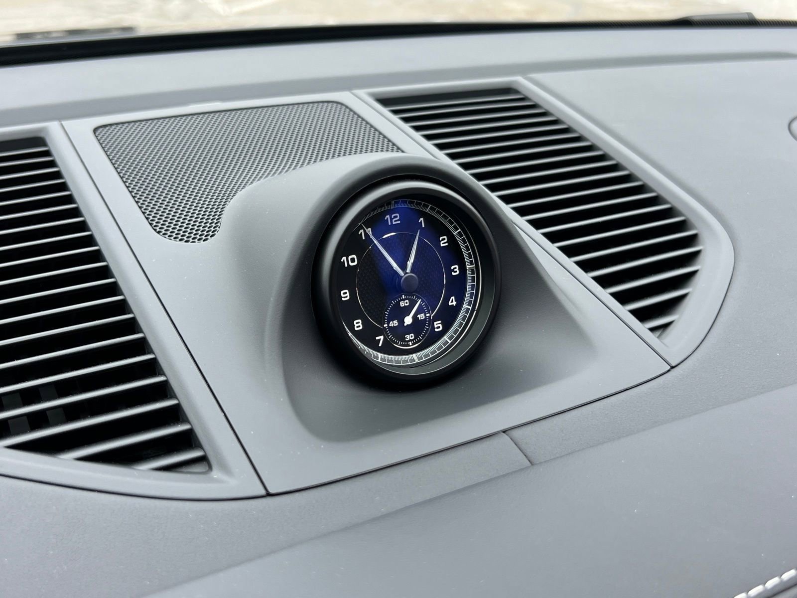 Certified 2025 Porsche Macan image 24