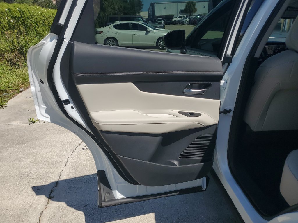 Certified 2025 Nissan Murano SL w/ Cargo Package AWD/4WD image 18