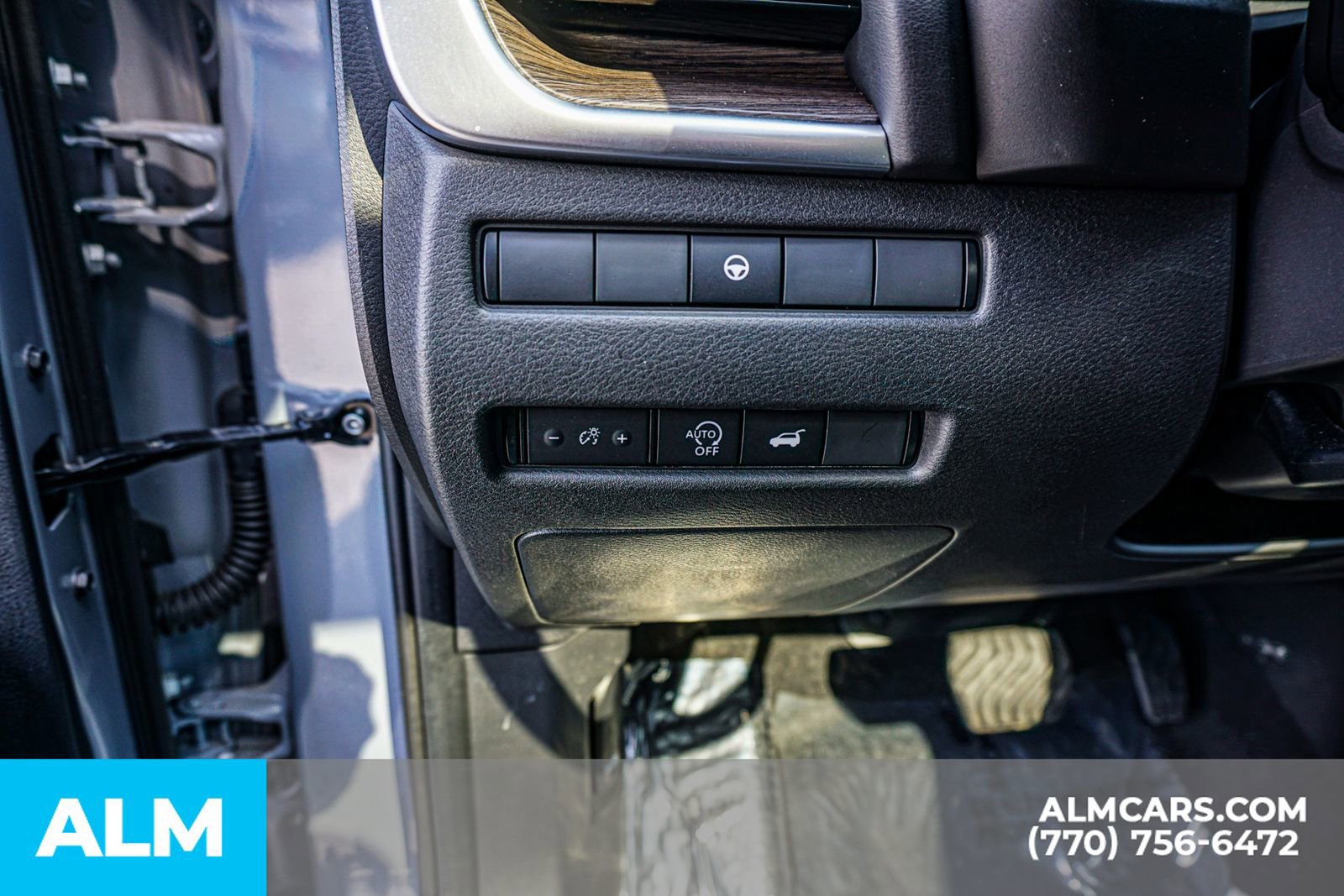 Used 2025 Nissan Rogue Platinum FWD image 40