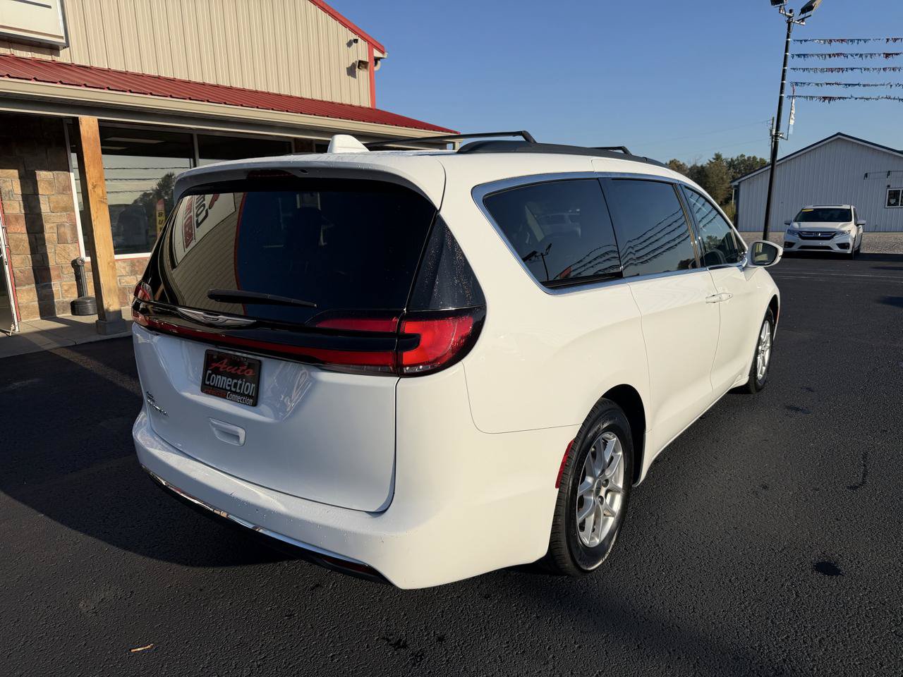 Used 2022 Chrysler Pacifica Touring-L FWD image 4