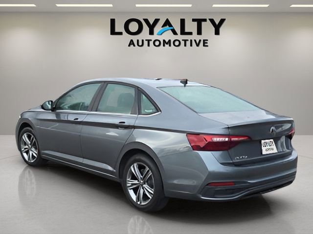 Used 2024 Volkswagen Jetta SE image 4