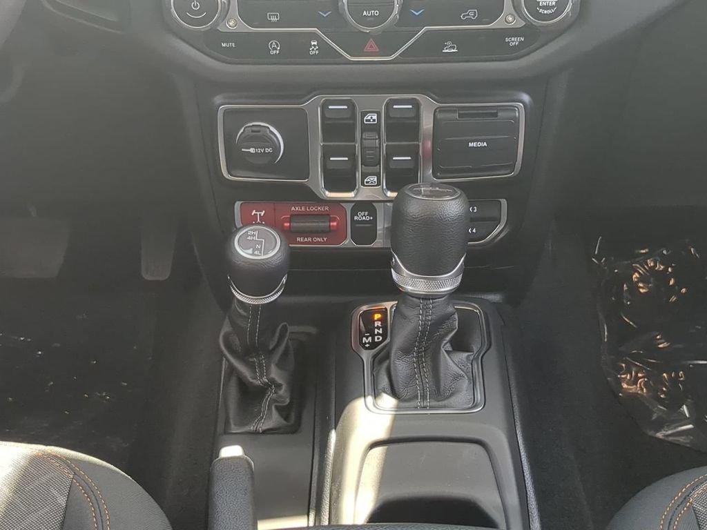 Used 2024 Jeep Gladiator Mojave AWD/4WD image 18