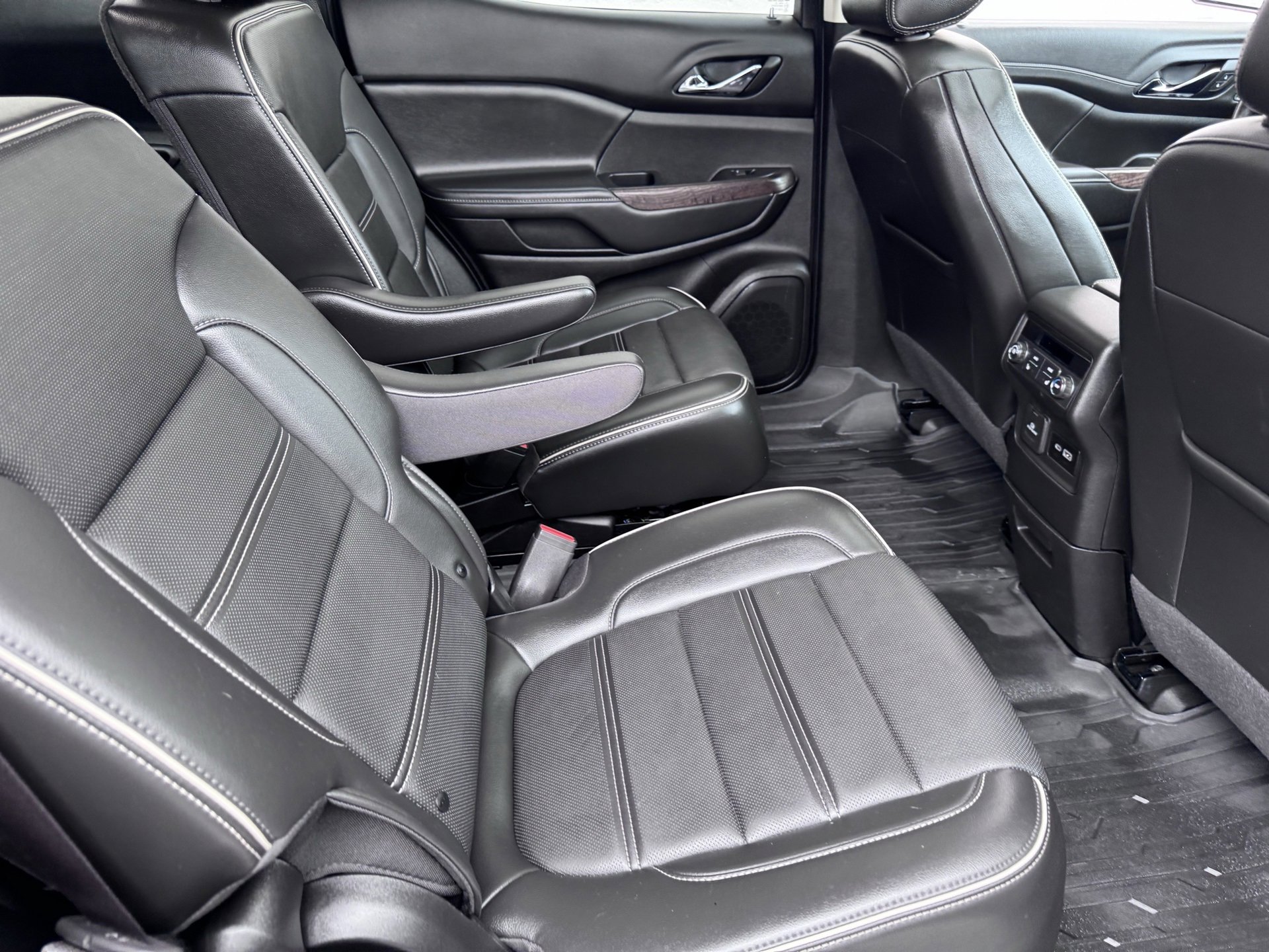 Used 2023 GMC Acadia Denali image 17