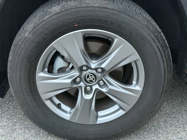 Used 2025 Toyota RAV4 LE image 17