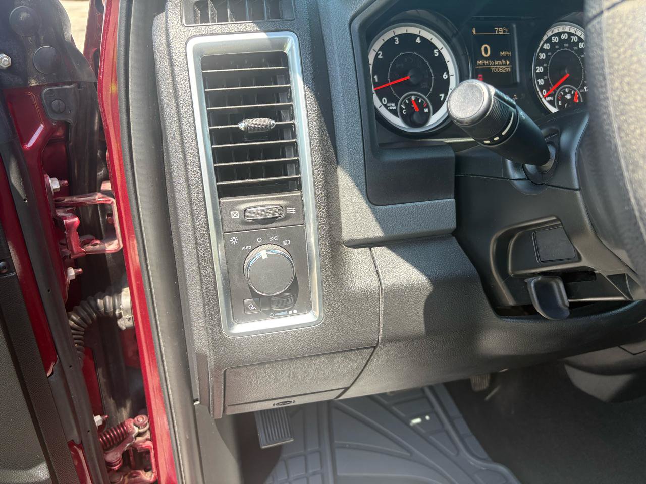 Used 2017 RAM 1500 Classic SLT AWD/4WD image 15