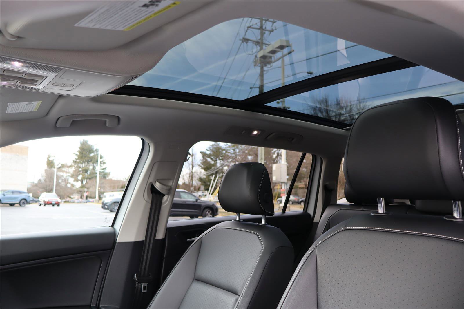 Certified 2021 Volkswagen Tiguan SE w/ Panoramic Sunroof Package image 23