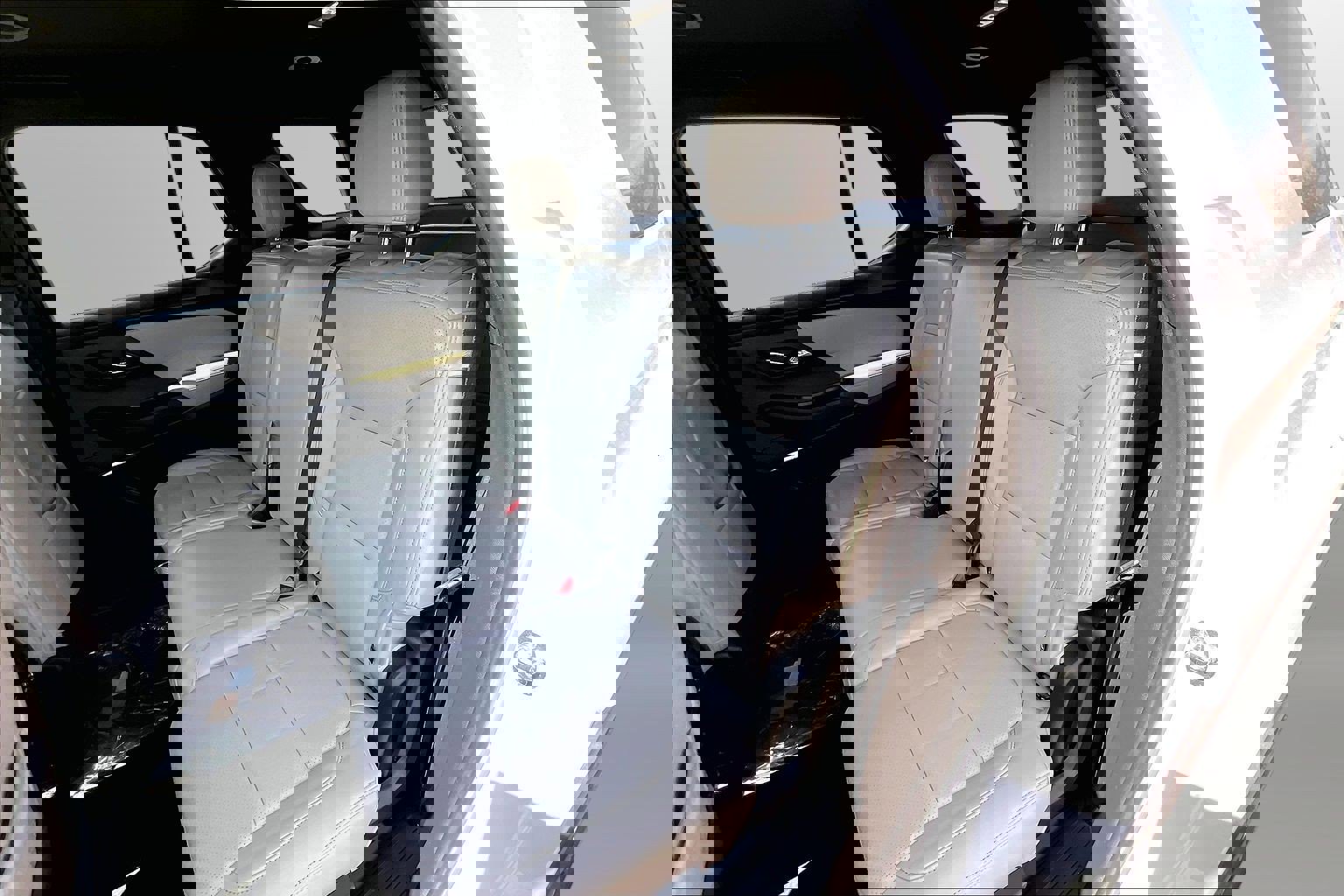 Used 2022 Chevrolet Traverse LS FWD image 17