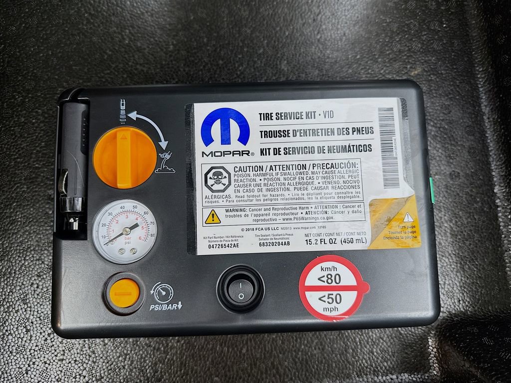 Used 2023 Chrysler 300 C image 33