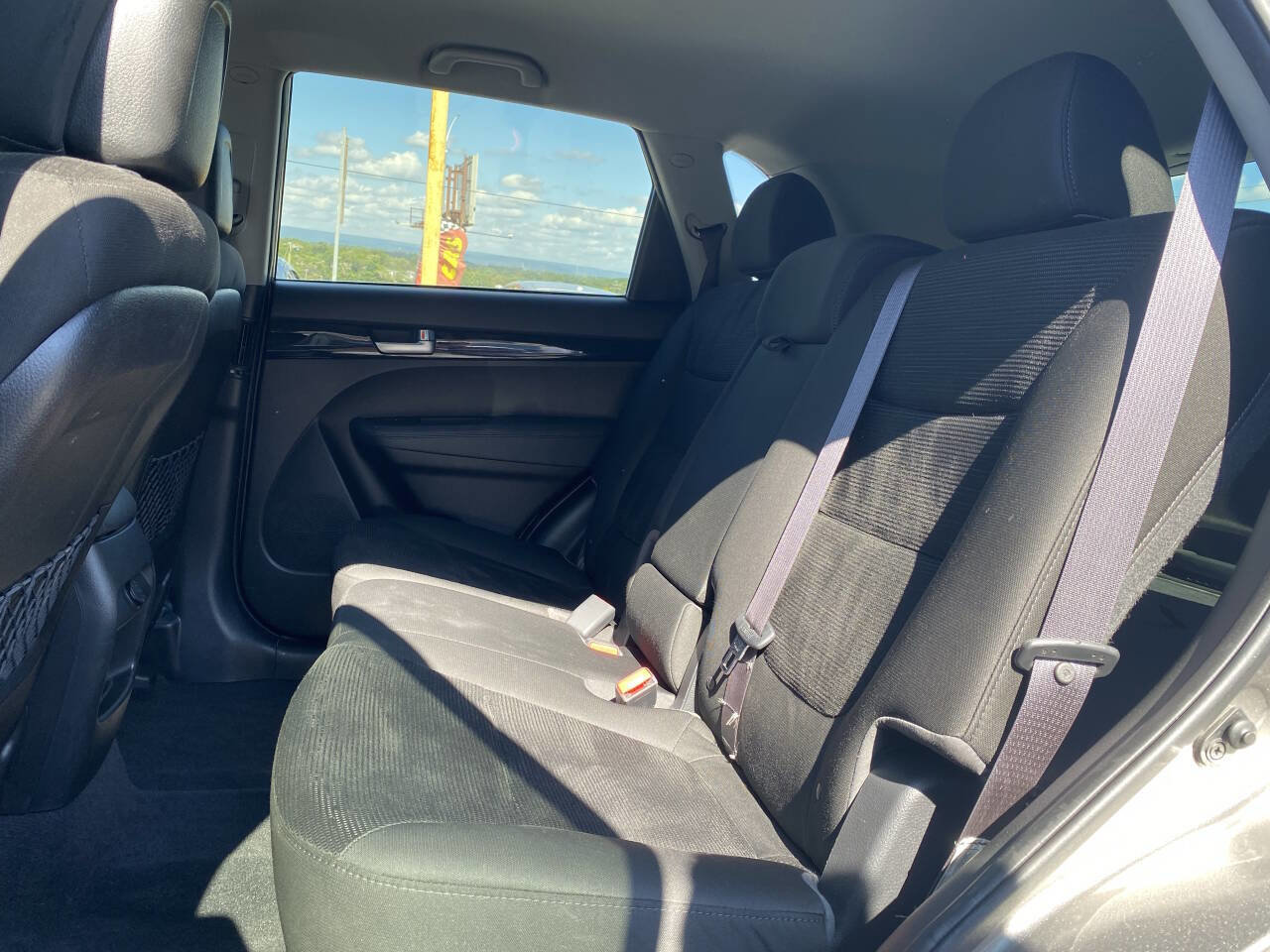 Used 2015 Kia Sorento LX image 16