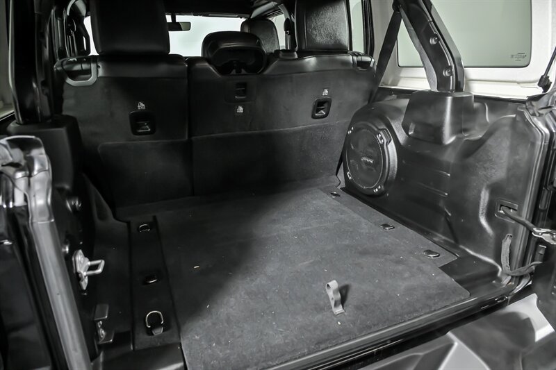 Used 2019 Jeep Wrangler Unlimited Sahara AWD/4WD image 13