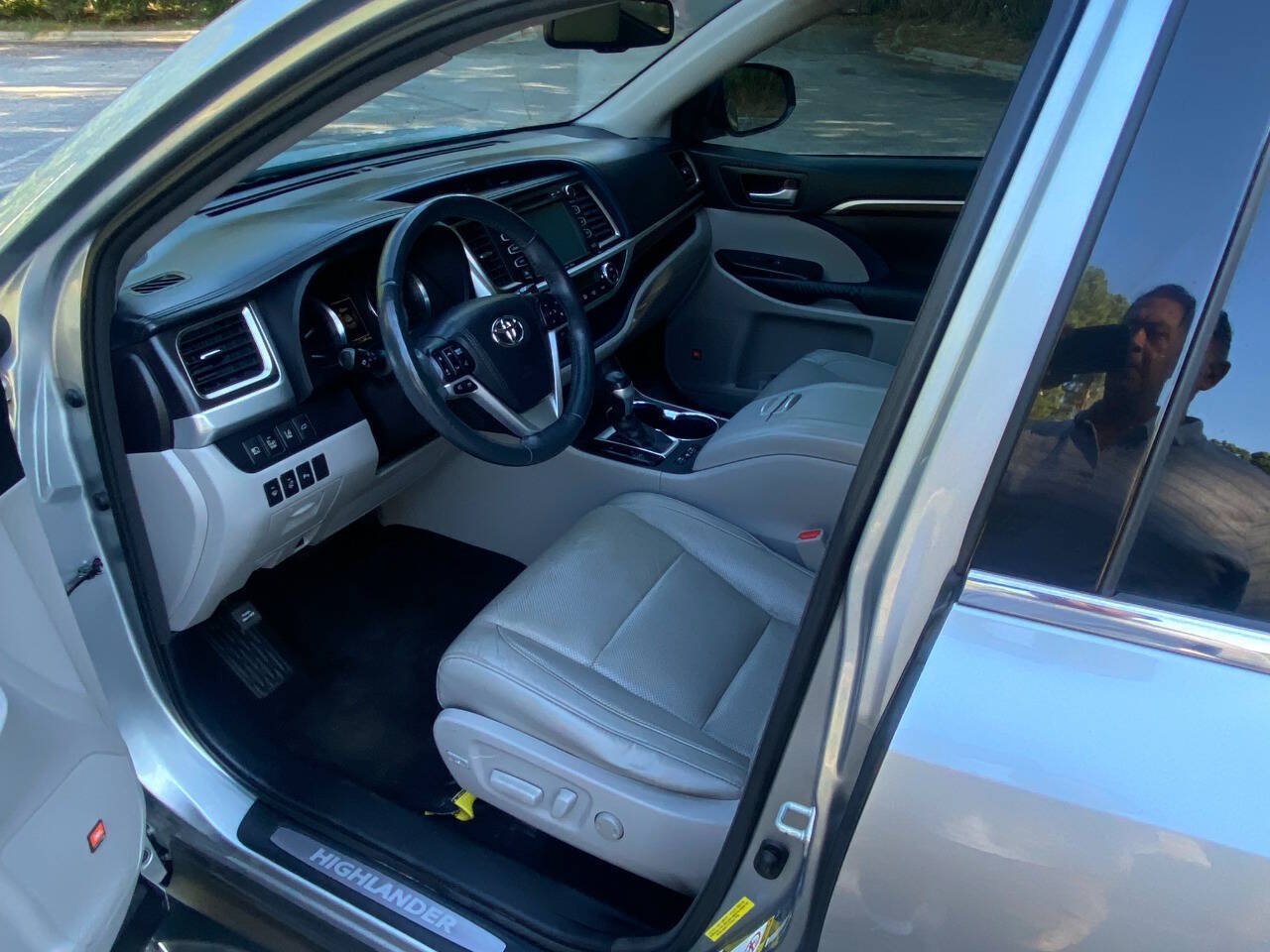 Used 2016 Toyota Highlander Limited Platinum AWD/4WD image 12