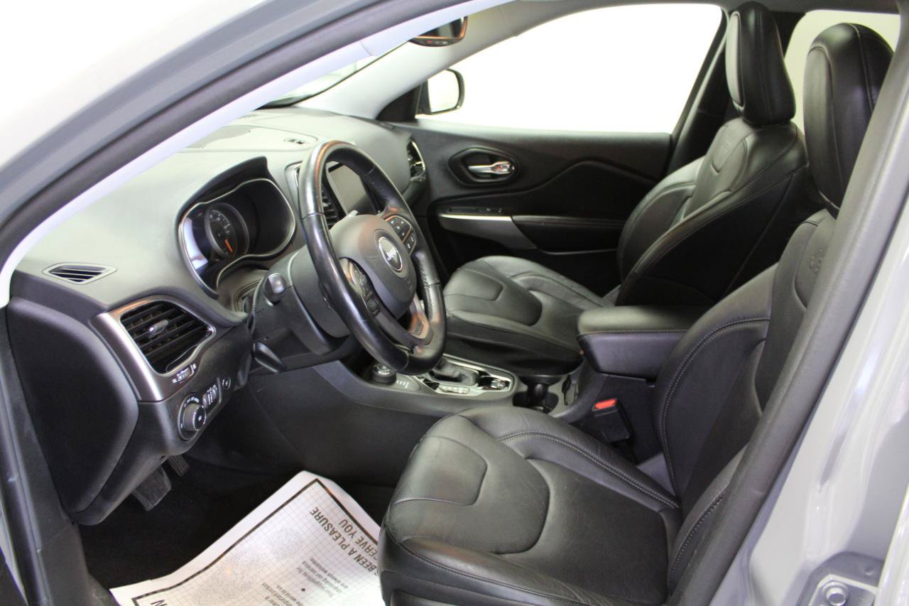 Used 2021 Jeep Cherokee Limited w/ Elite Package AWD/4WD image 20