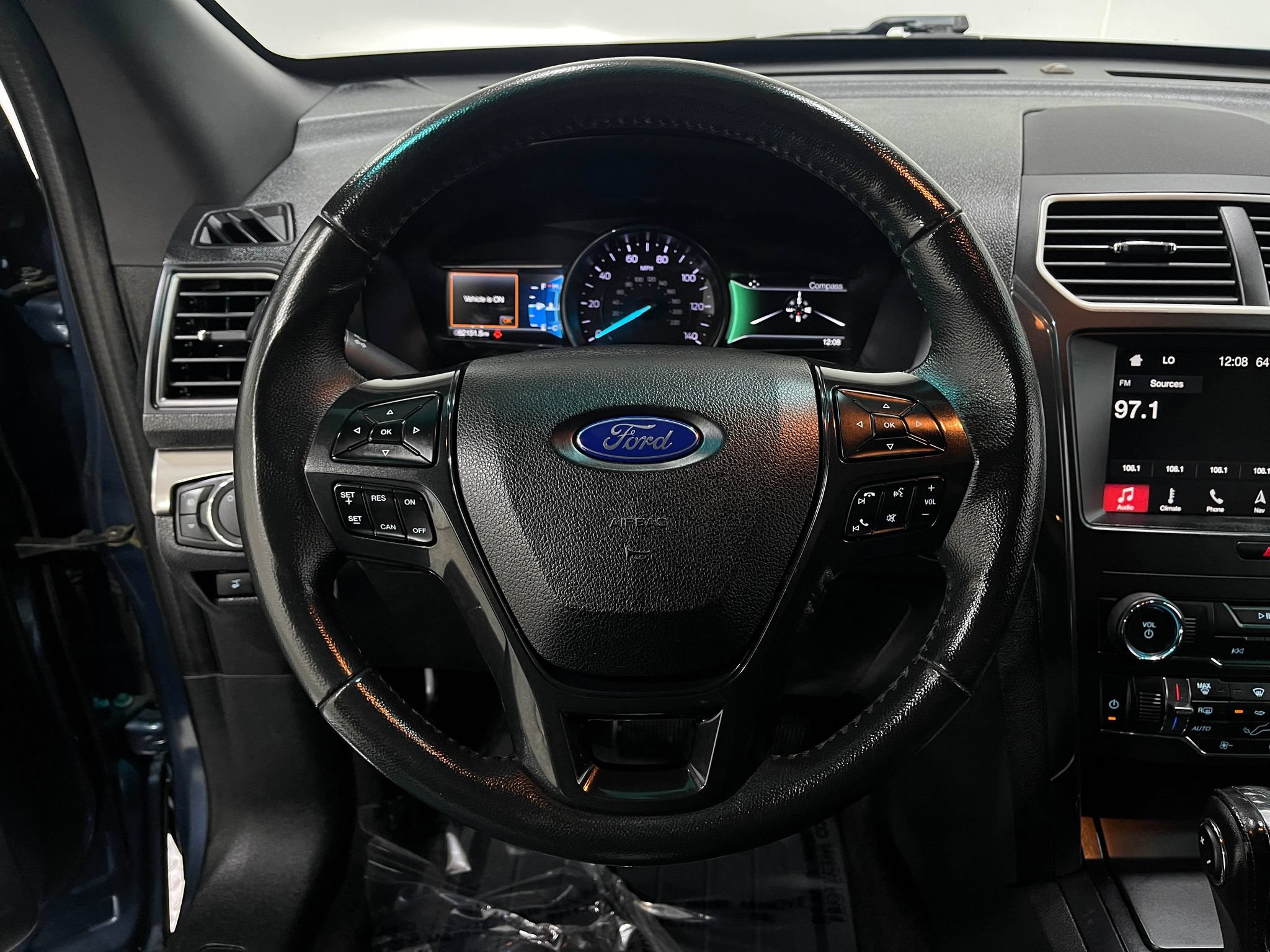 Used 2018 Ford Explorer XLT w/ Equipment Group 201A AWD/4WD image 21