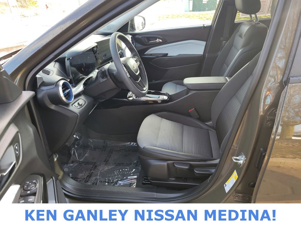Used 2024 Chevrolet Trax LT image 35