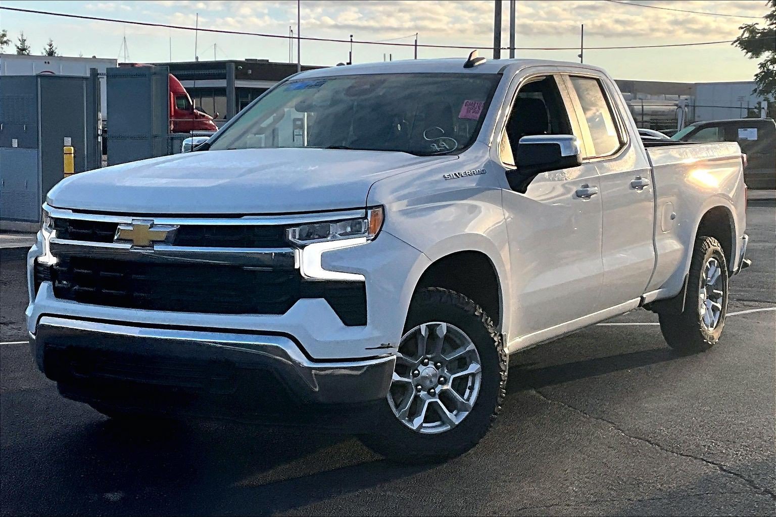 Used 2023 Chevrolet Silverado 1500 LT AWD/4WD image 8