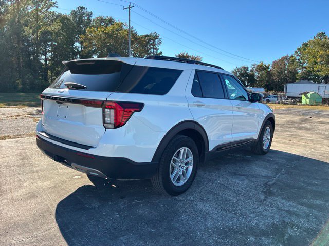 Used 2026 Ford Explorer Active w/ Active Comfort Package RWD image 3