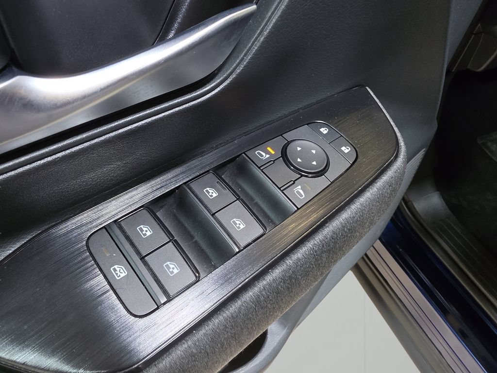 Used 2025 Nissan Kicks SV AWD/4WD image 14