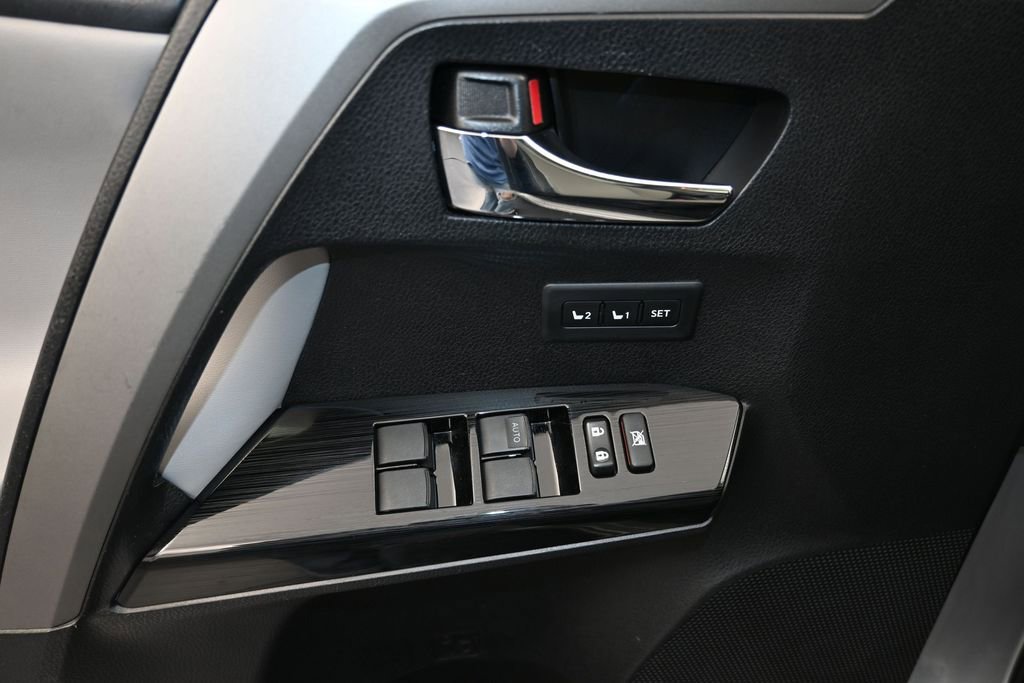 Used 2016 Toyota RAV4 Limited w/ Advanced Technology Package FWD image 11