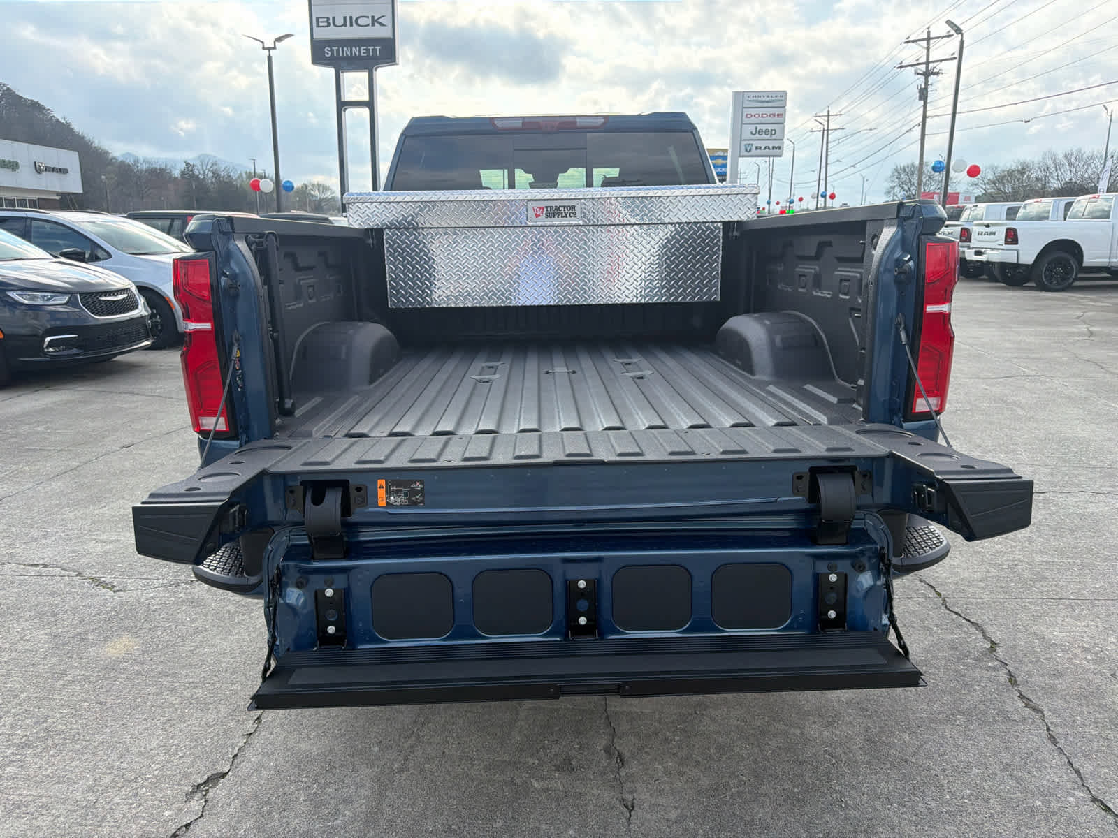 Used 2025 Chevrolet Silverado 2500 High Country w/ Technology Package image 9