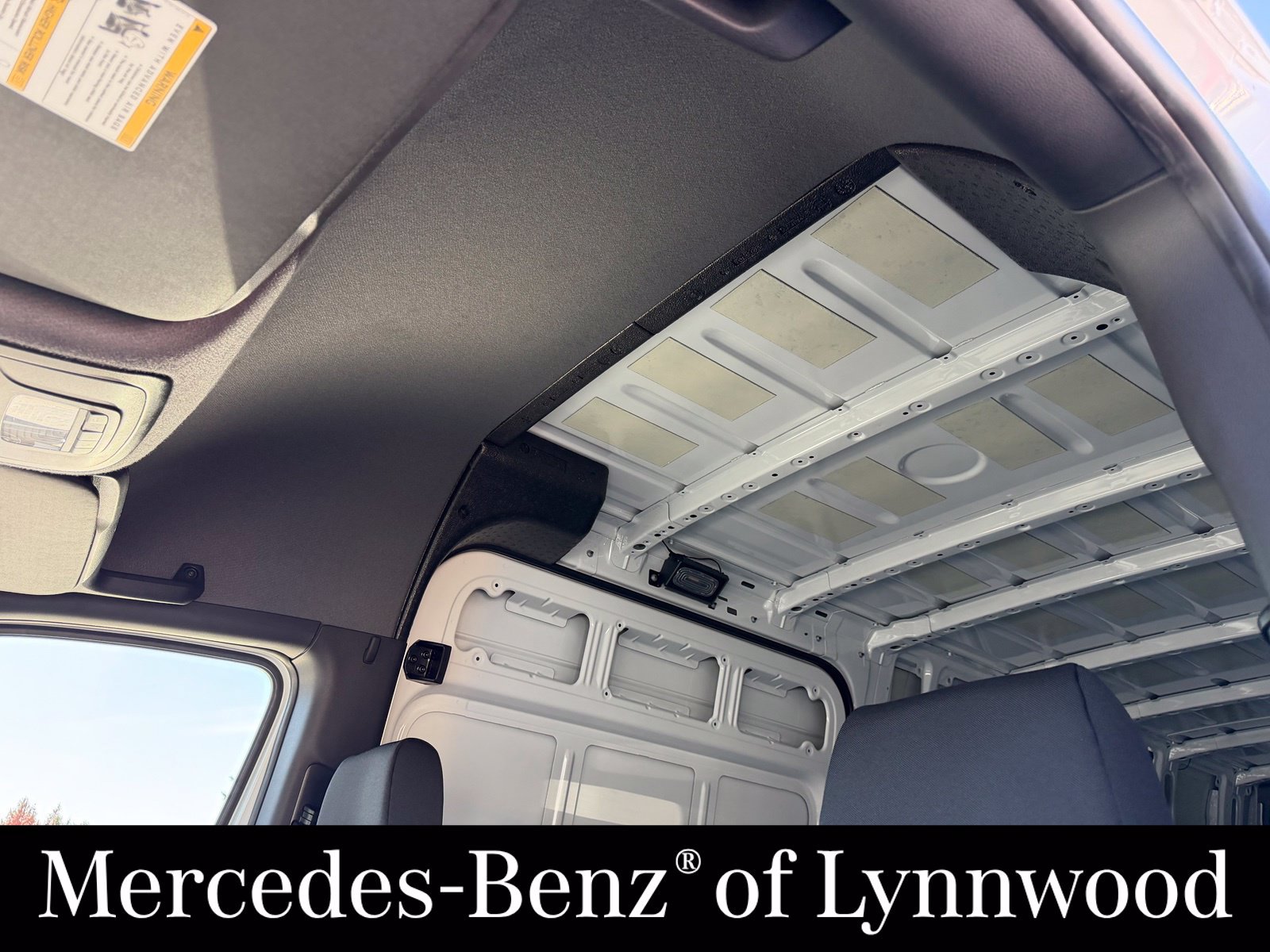 Used 2025 Mercedes-Benz Sprinter 2500 image 18