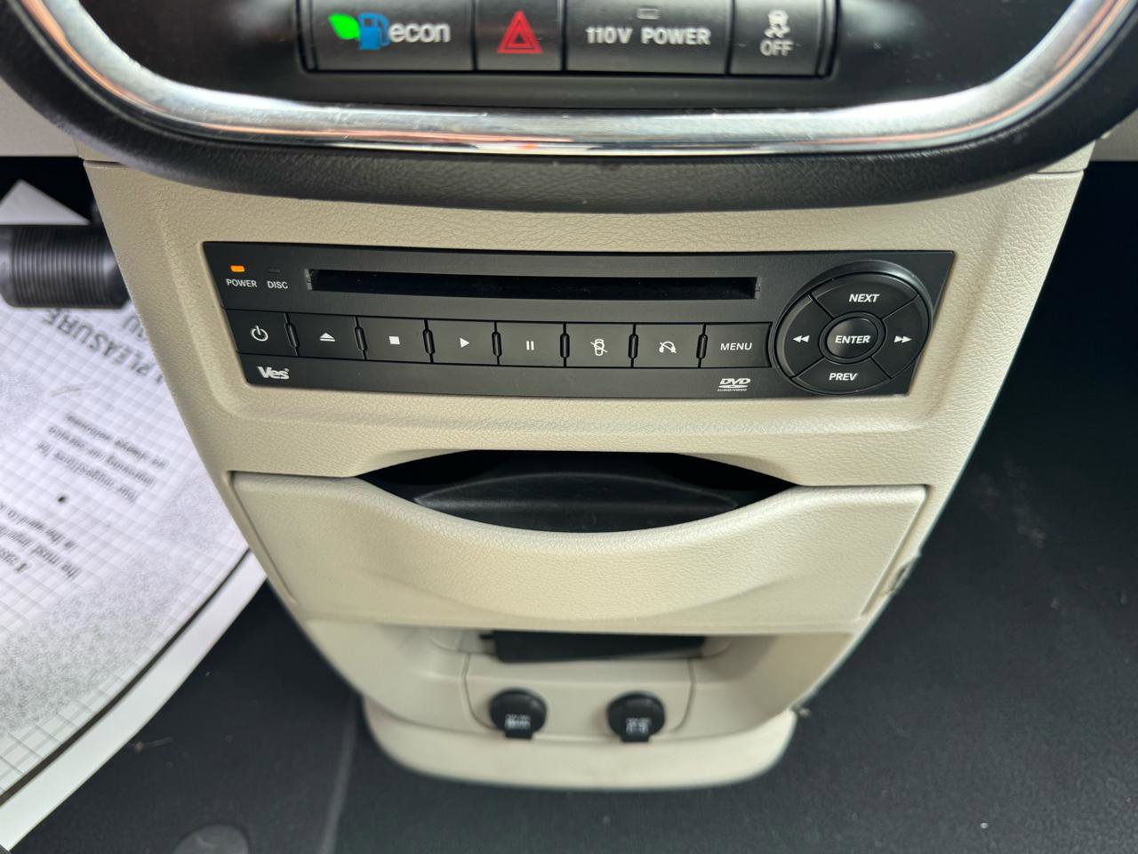 Used 2012 Chrysler Town & Country Touring-L w/ Entertainment Group #2 FWD image 29