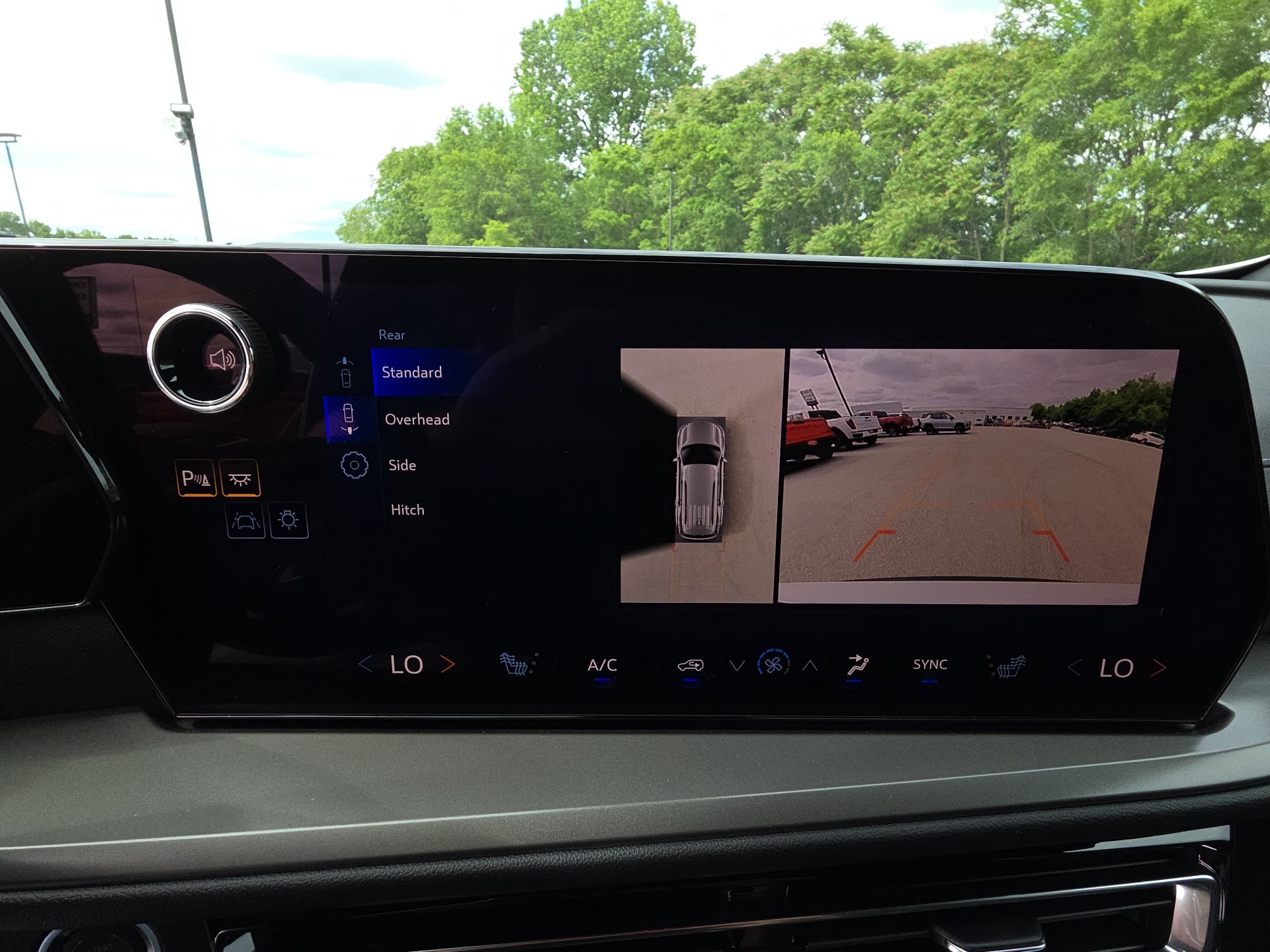 New 2026 Chevrolet Traverse LT w/ Enhanced Driving Package FWD image 22
