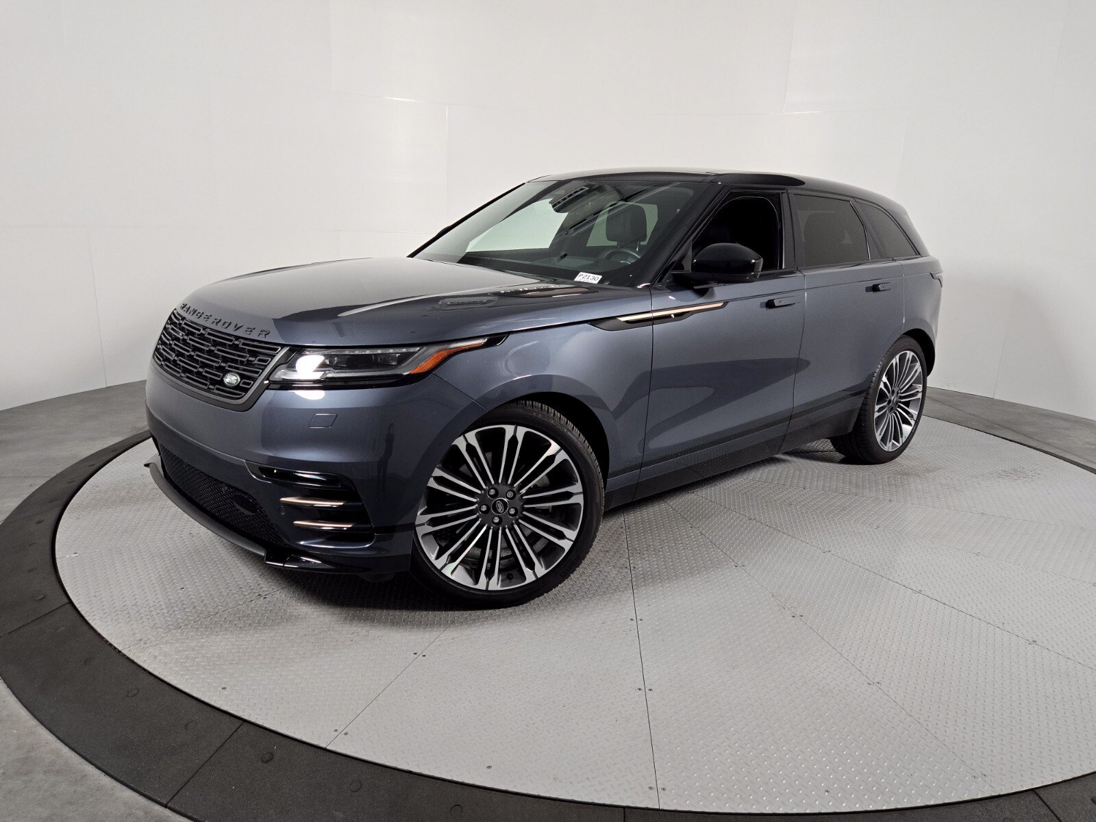 Used 2024 Land Rover Range Rover Velar Dynamic HSE AWD/4WD image 1