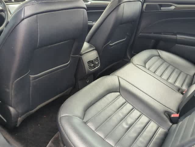 Used 2017 Ford Fusion SE w/ Fusion SE Technology Package AWD/4WD image 18