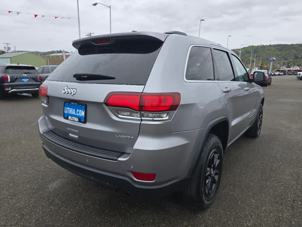 Used 2020 Jeep Grand Cherokee Laredo AWD/4WD image 5