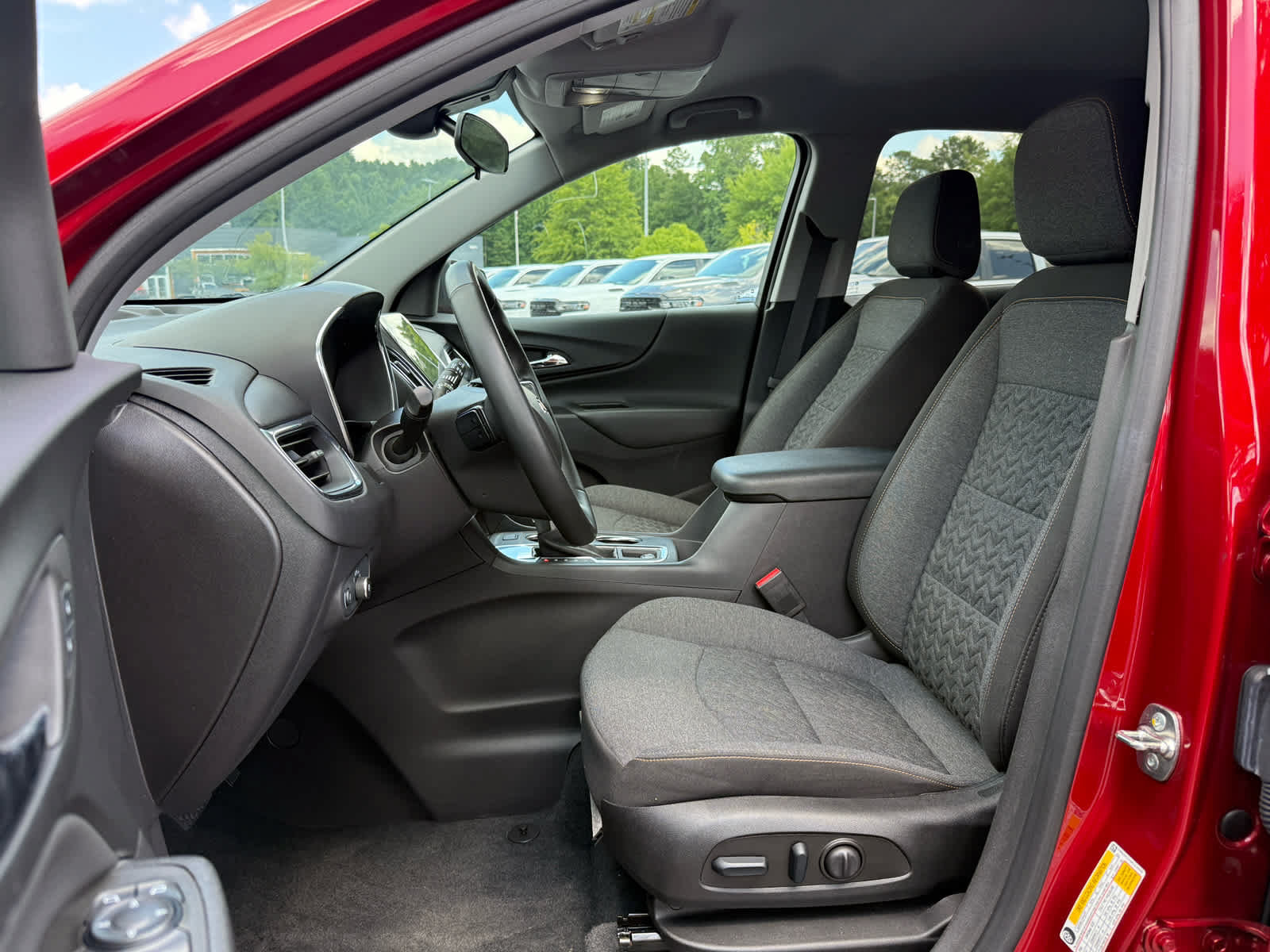 Used 2024 Chevrolet Equinox LT FWD image 11