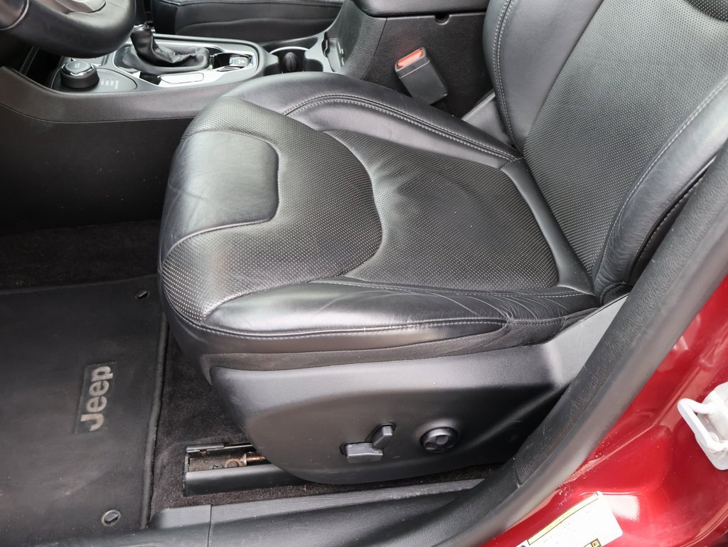 Used 2019 Jeep Cherokee Limited w/ Luxury Group image 44