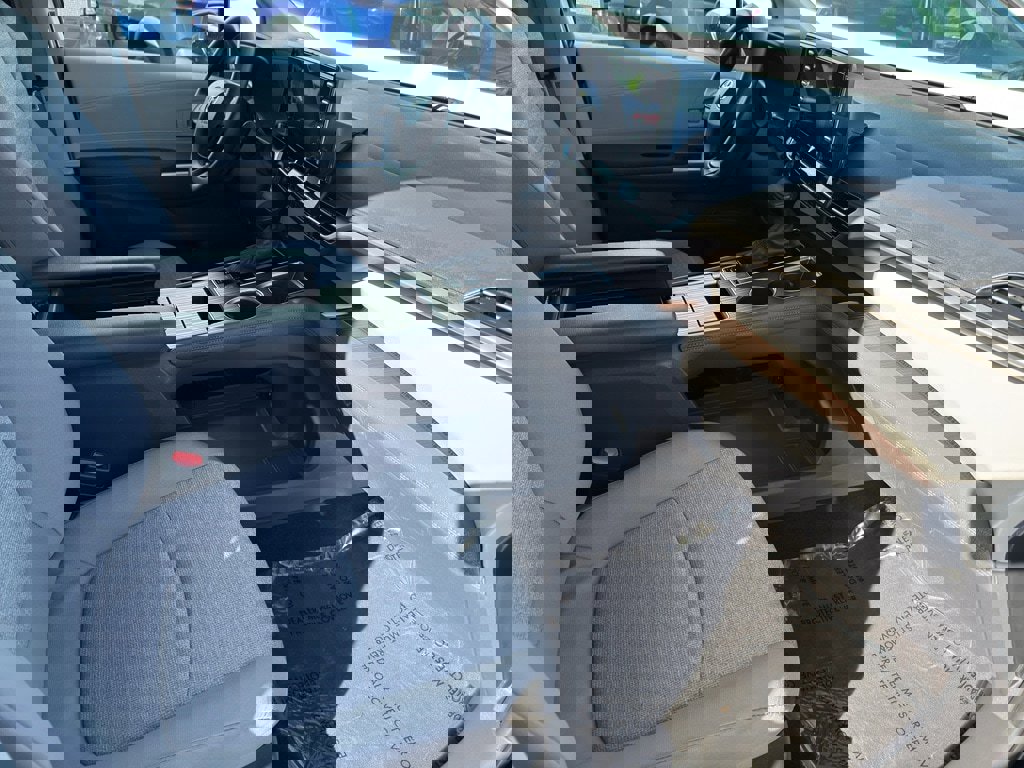 Used 2024 Toyota Sienna LE image 18