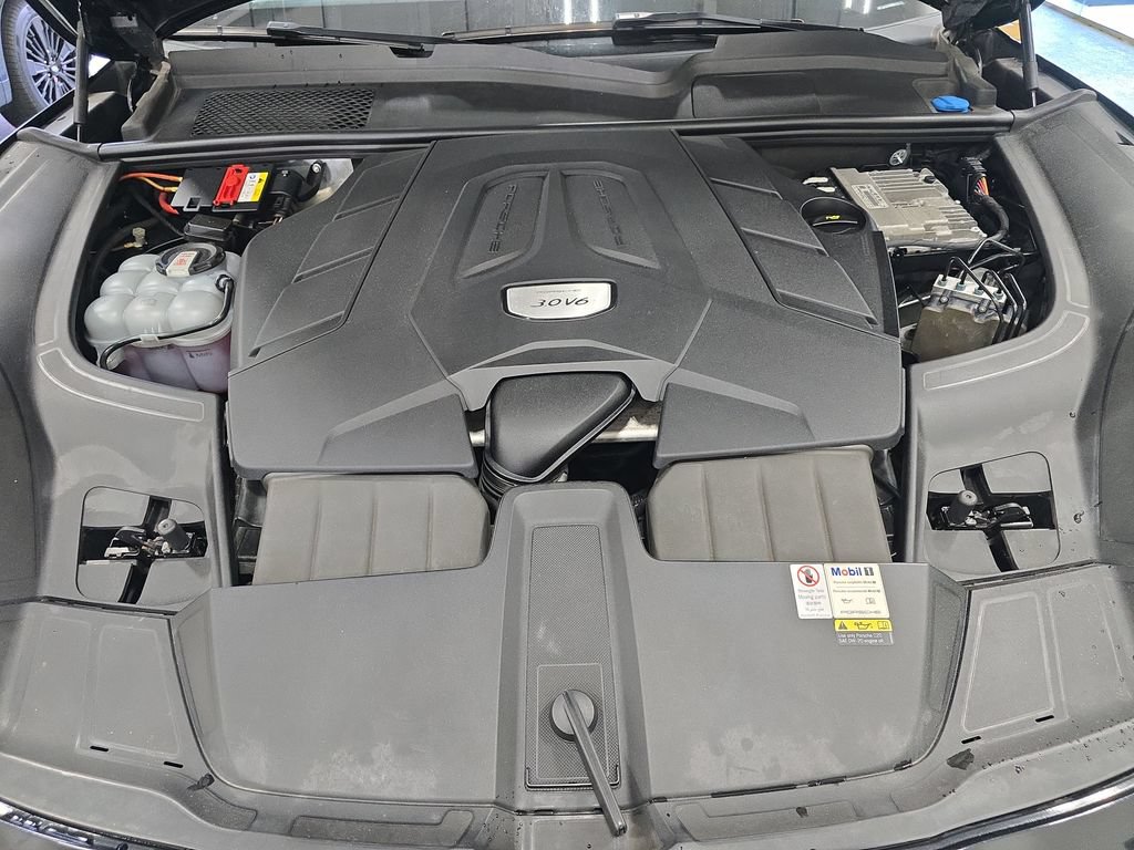 Used 2021 Porsche Cayenne AWD/4WD image 25