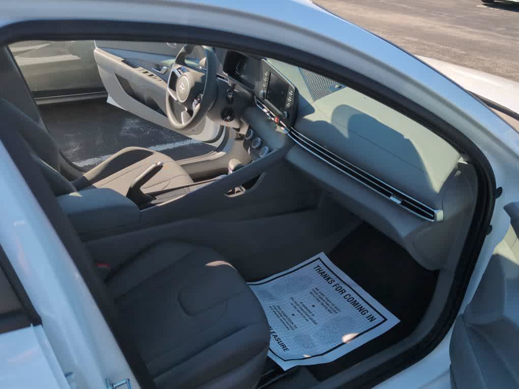 New 2026 Hyundai Elantra SE FWD image 23