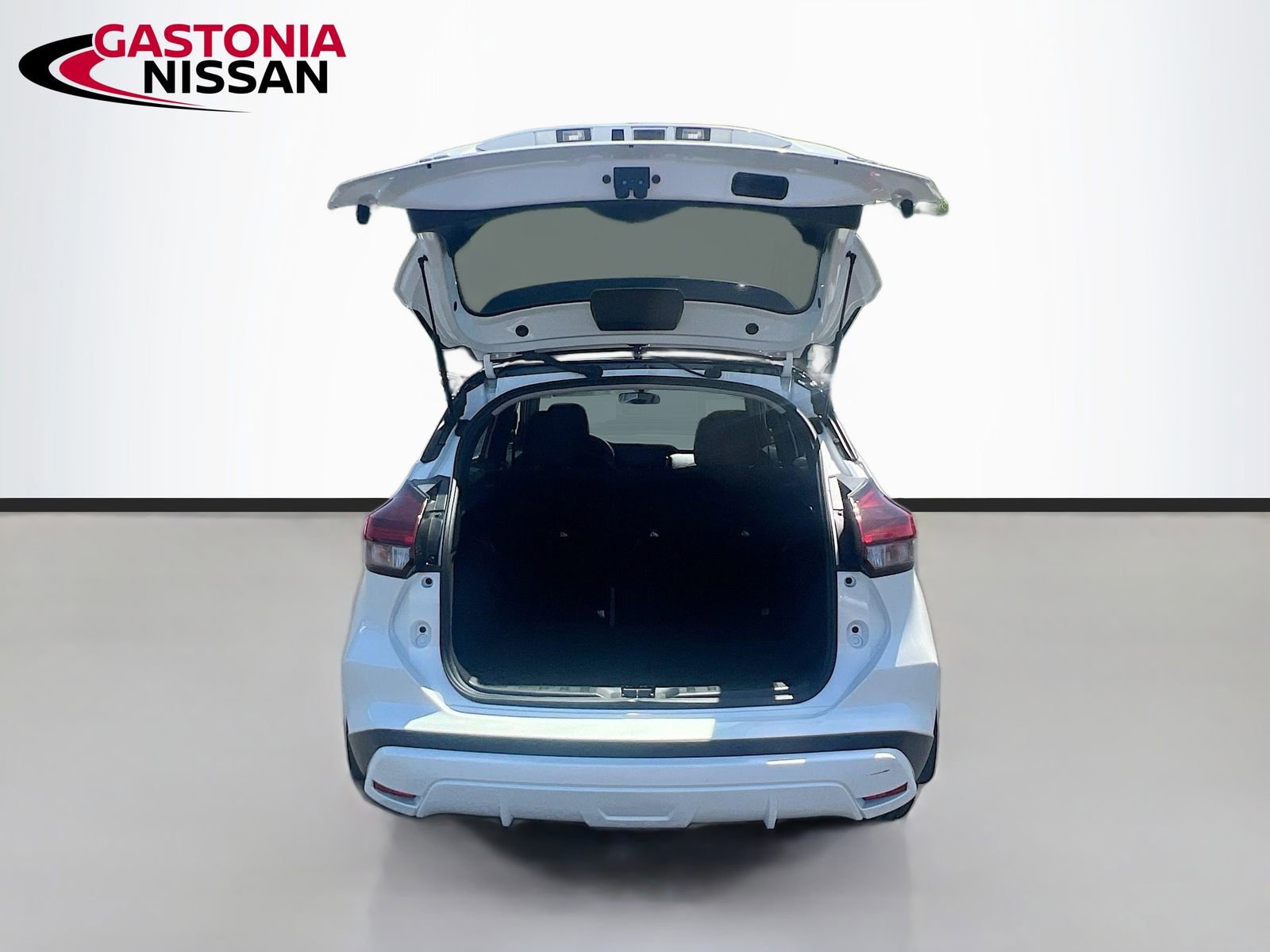 Used 2024 Nissan Kicks SR FWD image 32