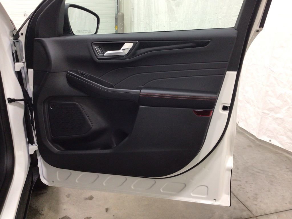 New 2026 Ford Escape ST-Line w/ Tech Pack #1 AWD/4WD image 39