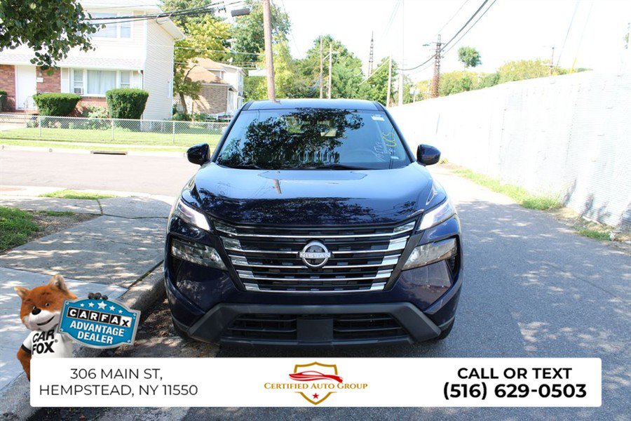 Used 2024 Nissan Rogue SV FWD image 2