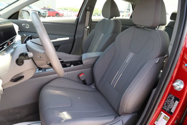 Used 2025 Hyundai Elantra SEL FWD image 13