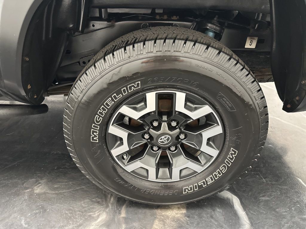 Used 2016 Toyota Tacoma TRD Off-Road AWD/4WD image 33