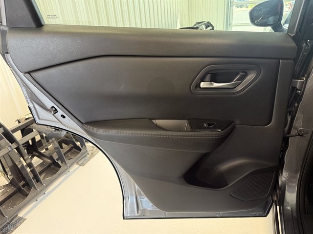 Used 2024 Nissan Rogue SV image 12