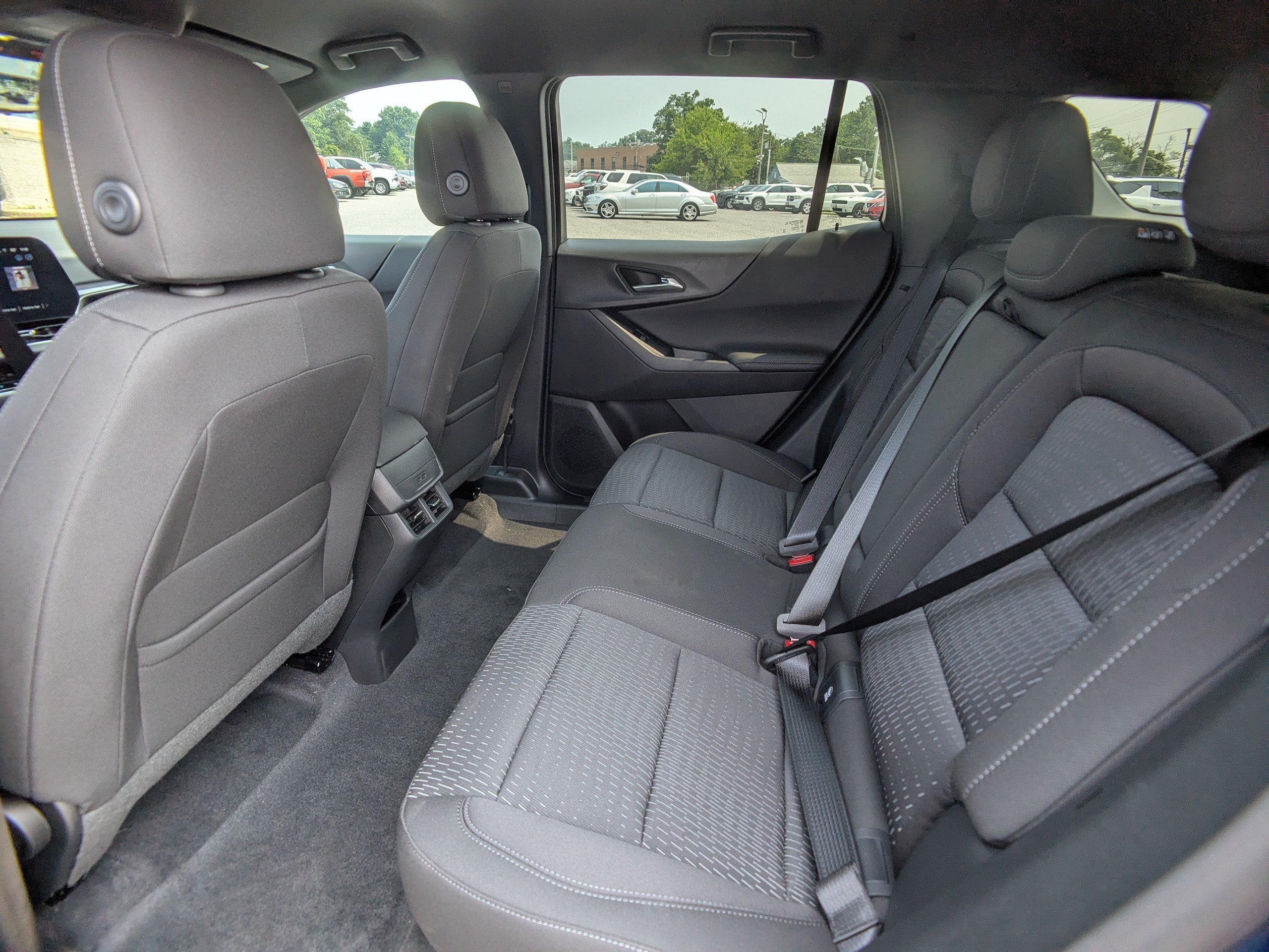 New 2027 Chevrolet Equinox LT w/ Safety and Technology Package FWD image 12