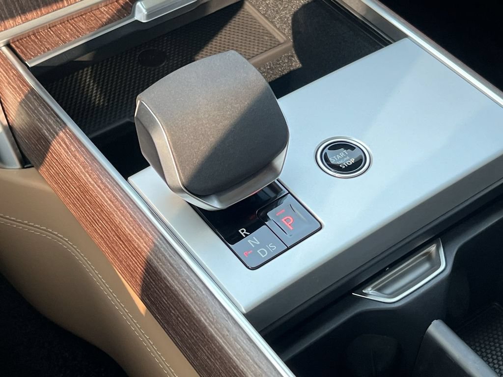 New 2026 Land Rover Range Rover Long Wheelbase SE AWD/4WD image 28