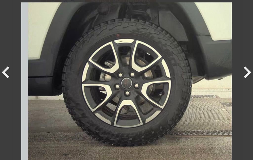 Used 2025 Jeep Compass Trailhawk image 9