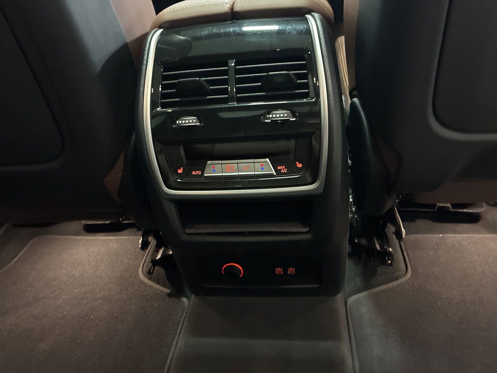 Used 2023 BMW X7 xDrive40i w/ M Sport Package image 33