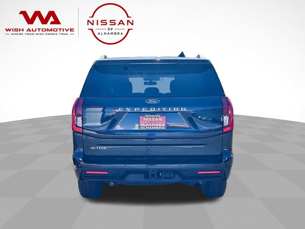 Used 2025 Ford Expedition Active RWD image 8