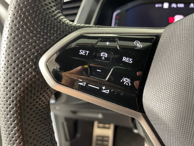 Used 2024 Volkswagen Tiguan SEL R-Line AWD/4WD image 13