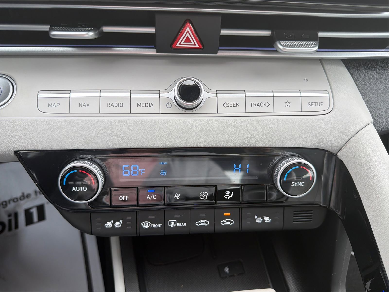 Certified 2025 Hyundai Elantra Limited image 28